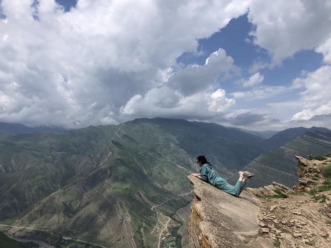 Автобус| Где башни говорят, а горы — молчат