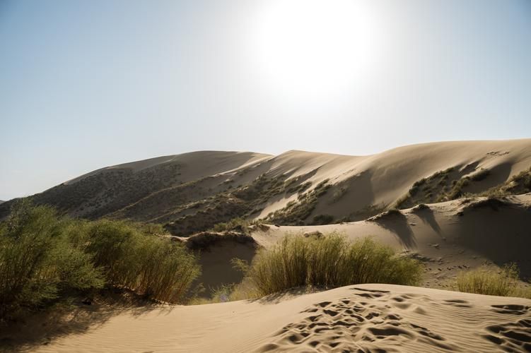 Баку, где старый город дышит, а небоскрёбы поют в закат