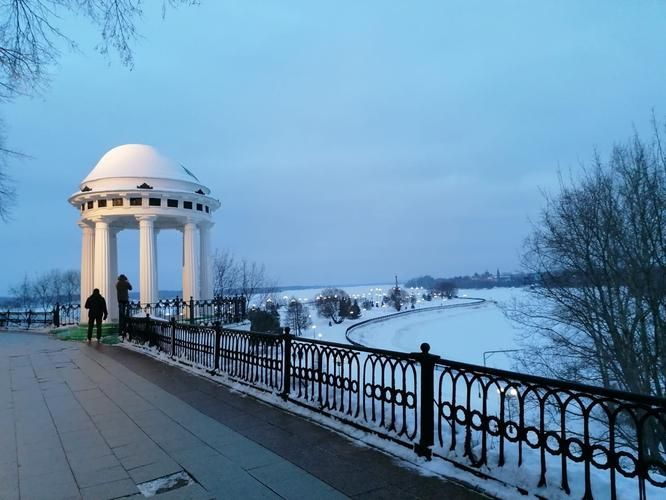 ❄ Снегурочка, лоси и Баба Яга