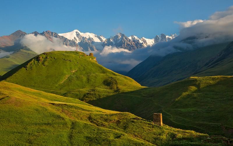 Палитра святых храмов, ущелий и виноградных вин